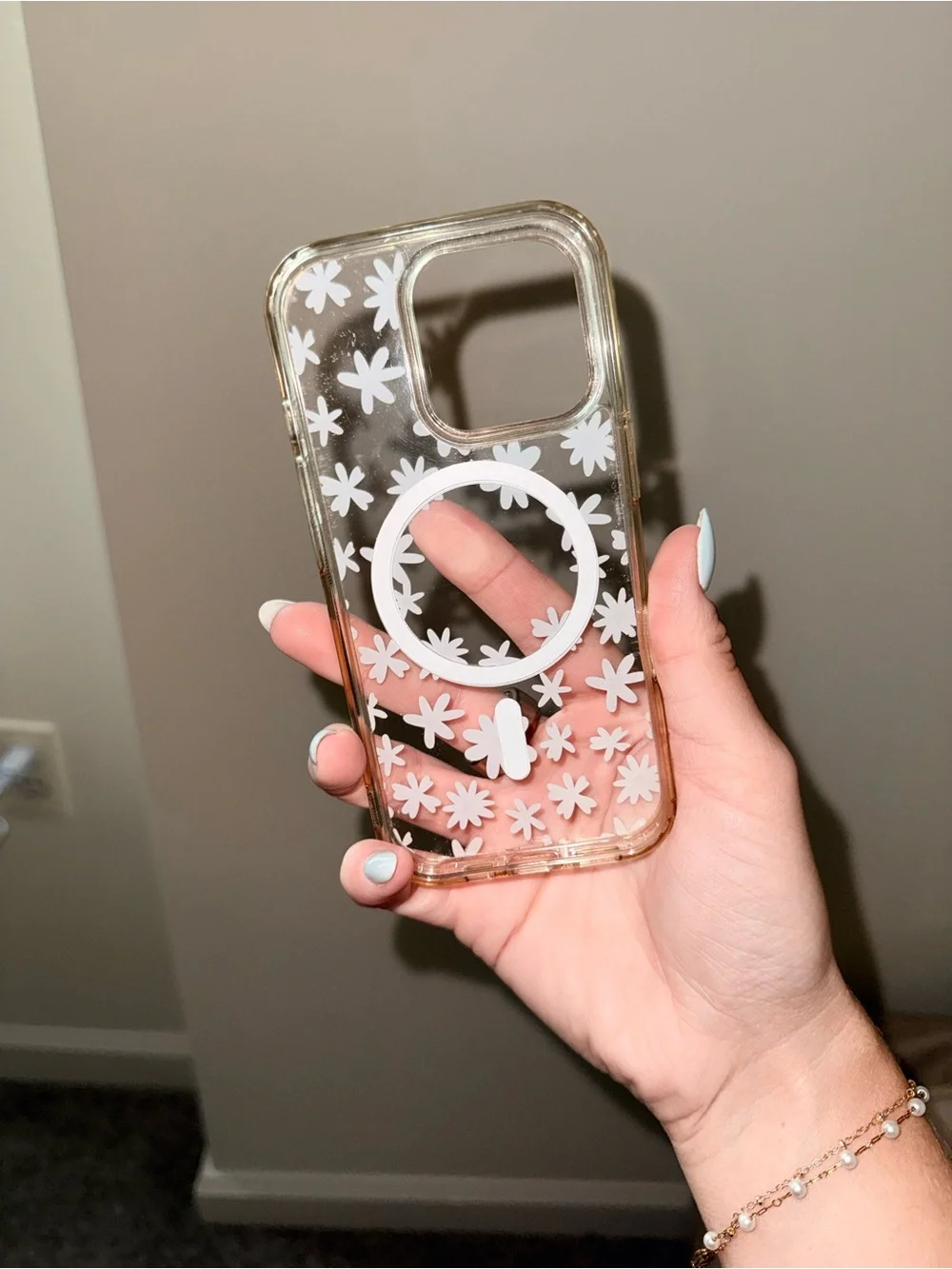 IPhone 16 pro. Clear Daisy Print Phone Case with Ring Grip - White